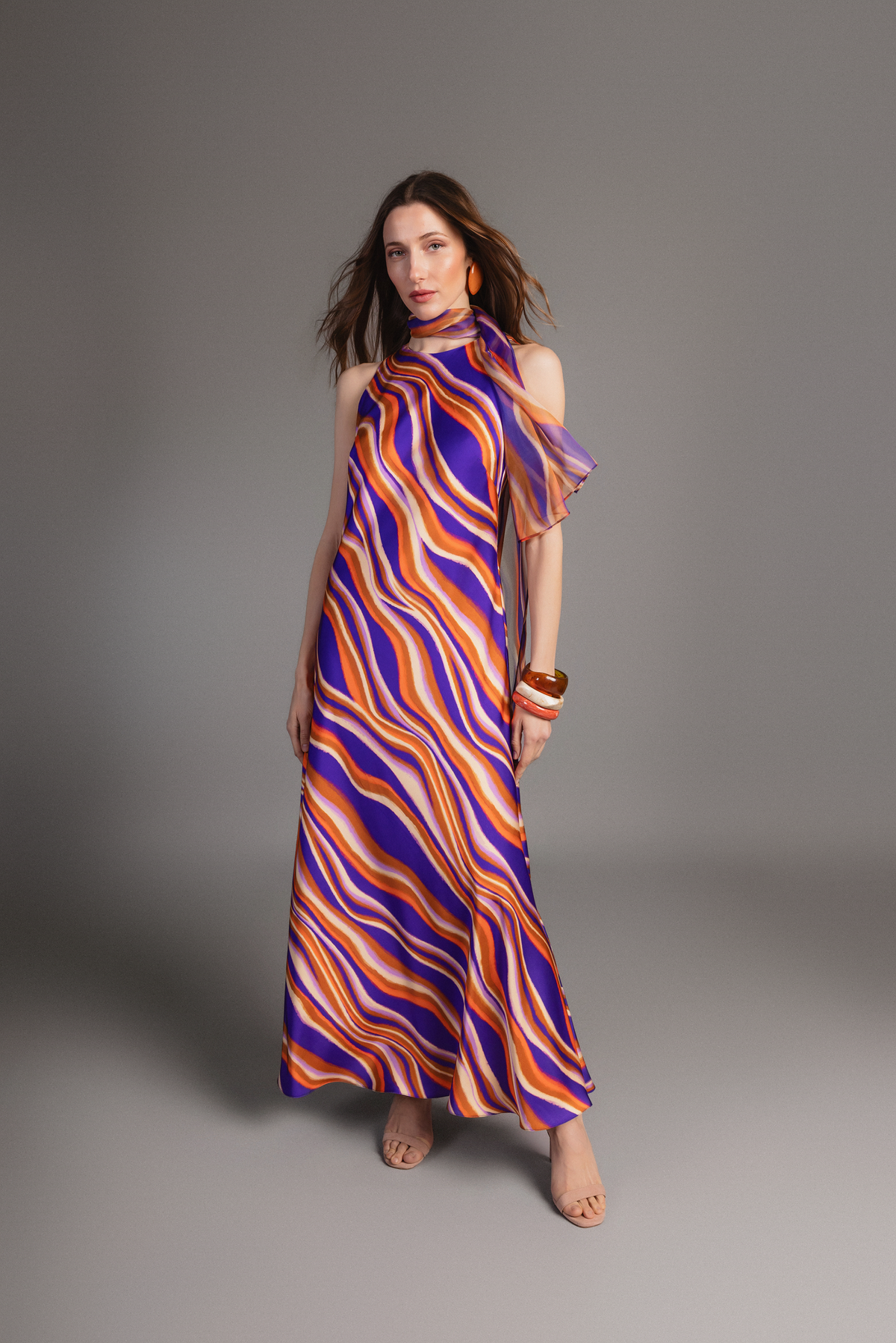 VESTIDO AMUNET MAS CHLL ONDAS VIOLETAS