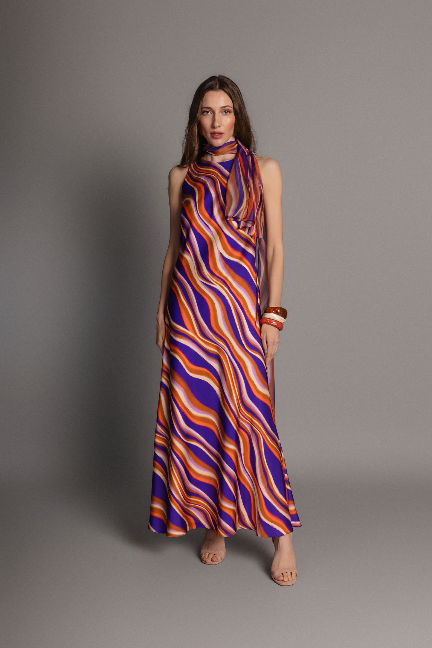 VESTIDO AMUNET MAS CHLL ONDAS VIOLETAS
