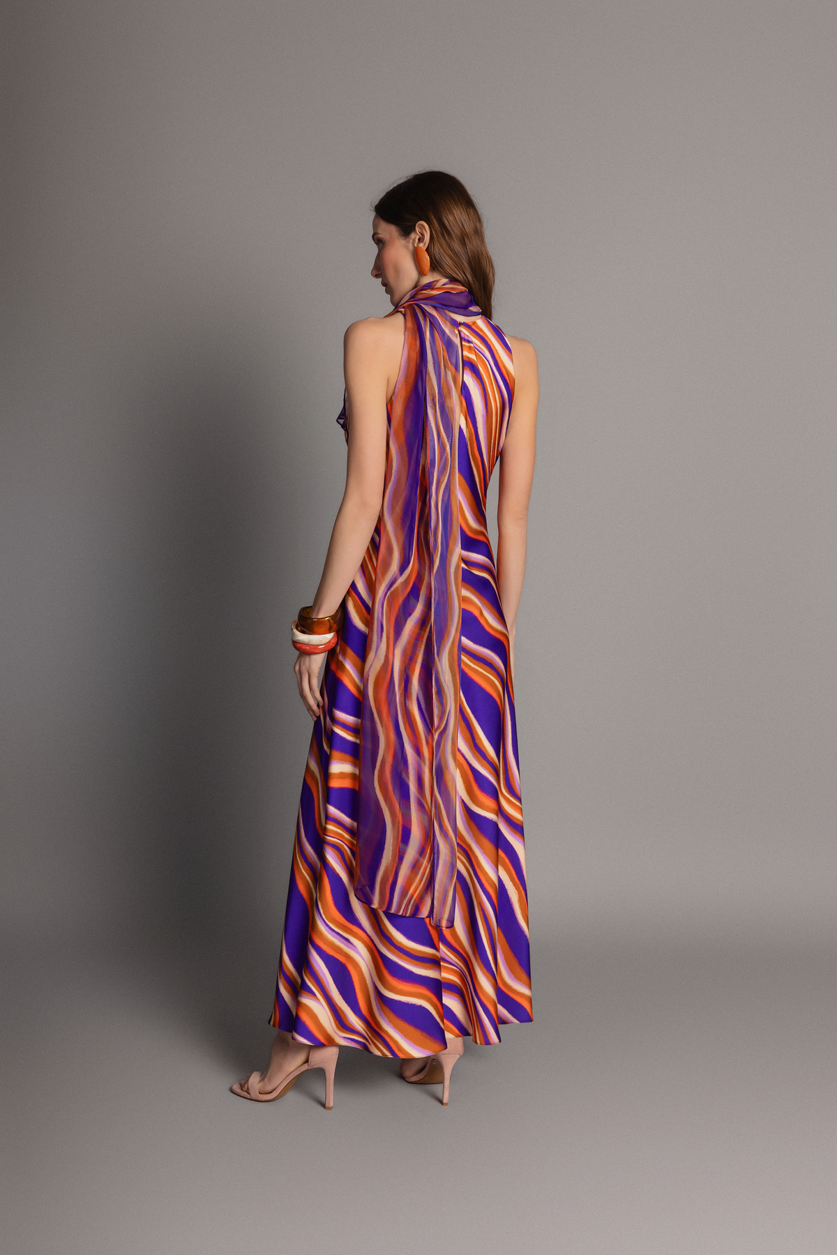 VESTIDO AMUNET MAS CHLL ONDAS VIOLETAS