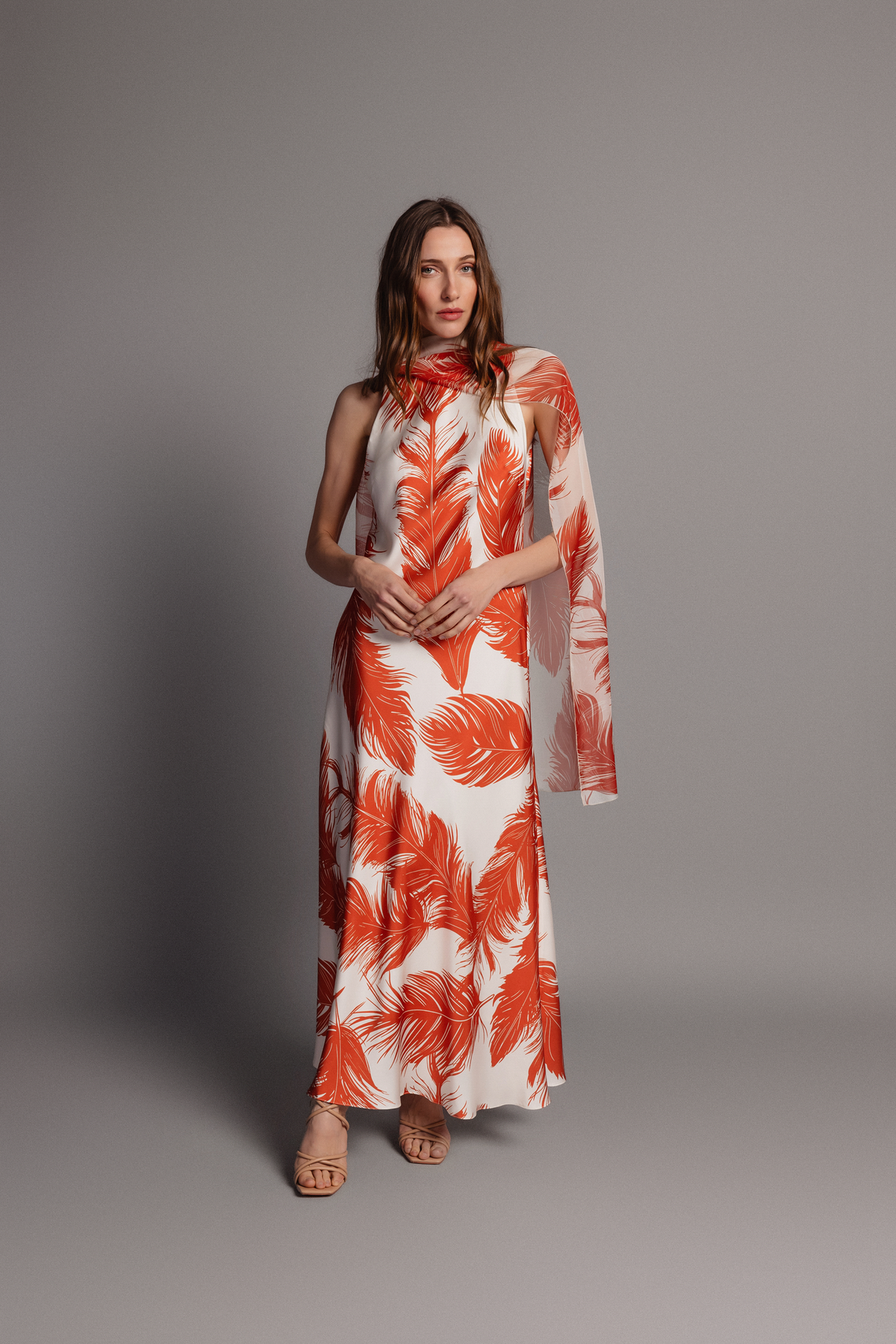 VESTIDO AMUNET MAS CHALL PLUMAS TEJA
